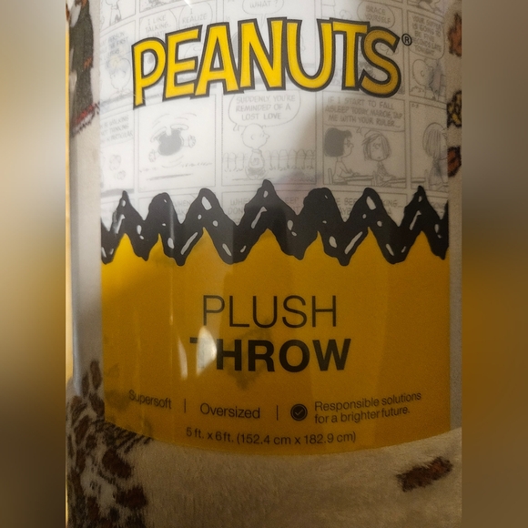 Peanuts | Plush Oversized Supersoft Throw Blanket - Picture 4 of 4